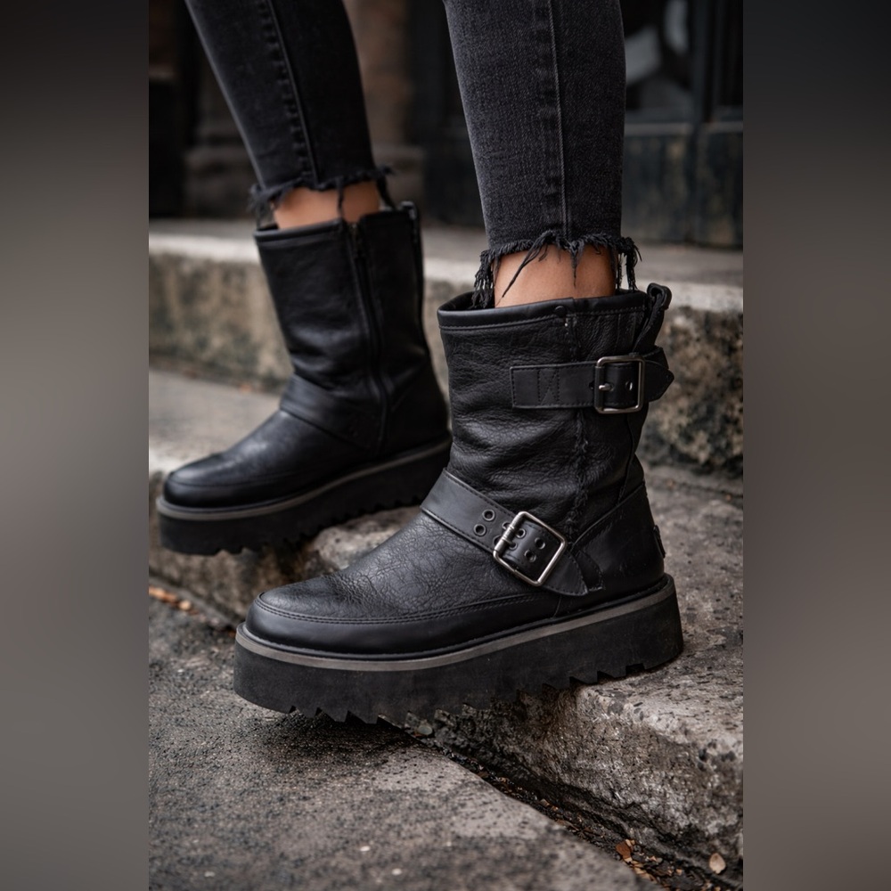 UGG Women's Classic Rebel Biker Short Boot Black Size 6 USED CONDITION